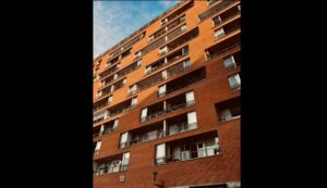 Es legal usar tu cochera como depósito Reglas y riesgos que debes conocer en un condominio