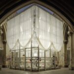La Bienal de Arquitectura de Chile transformó una iglesia en ruinas en un pabellón temporal