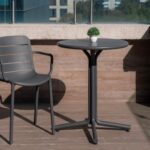 Cómo el mobiliario conecta interior y exterior en la arquitectura actual