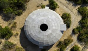 OMA Shohei Shigematsu diseña un pabellón elipsoidal para el cultivo de hongos en Casa Wabi en Oaxaca, México