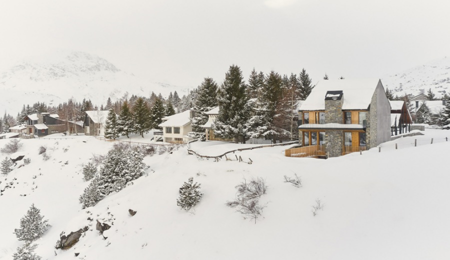 Protegido pero abierto al paisaje Cobijo entre muros por Cronotopos Arquitectura