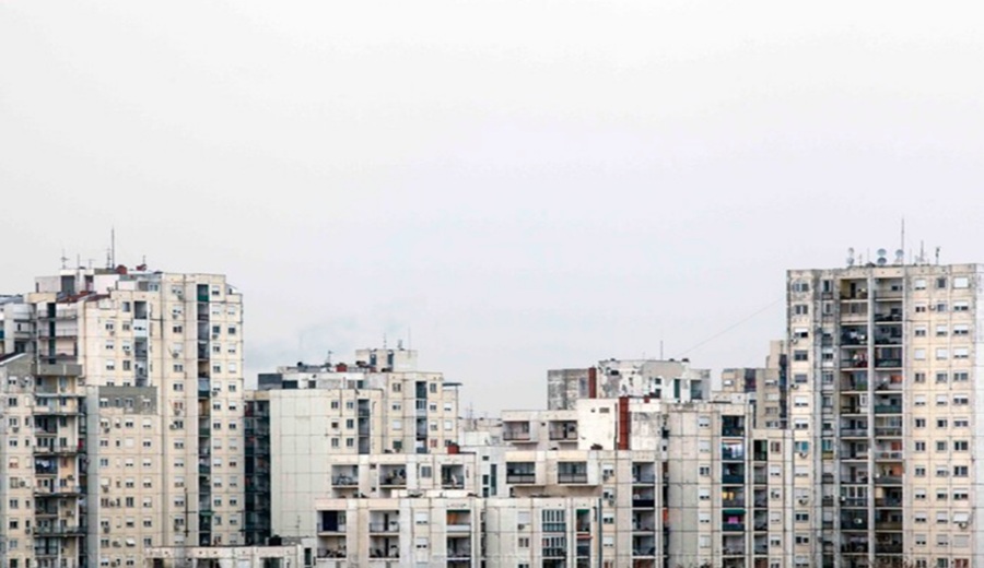 Diseñados para repetirse, obligados a adaptarse la arquitectura paralela de la vivienda social