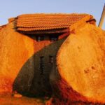 Las casas dentro de rocas naturales que se volvieron símbolo de arquitectura sustentable