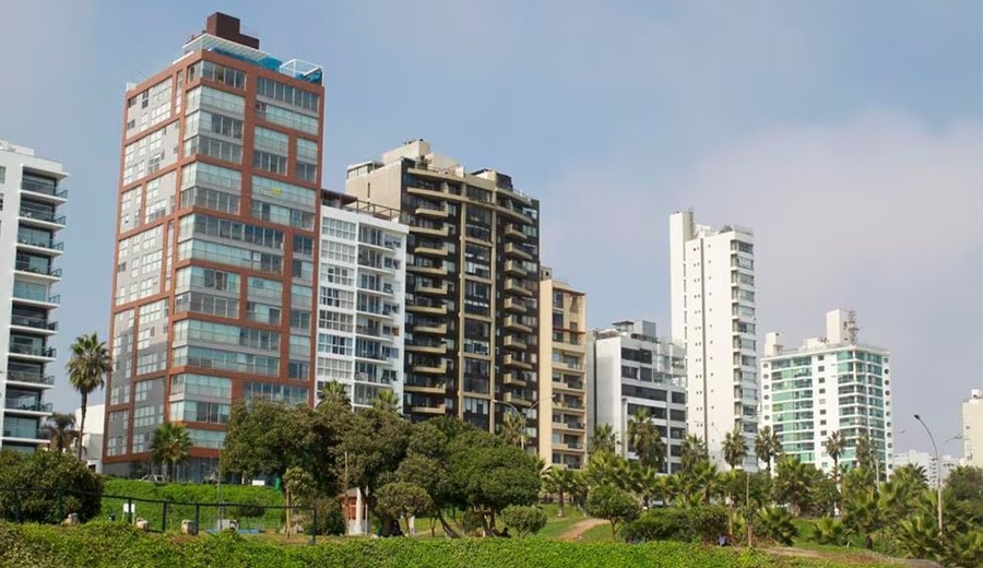 HOUSEonline celebra 20 años liderando el mercado inmobiliario digital peruano con la adquisición estratégica de Babilonia.pe