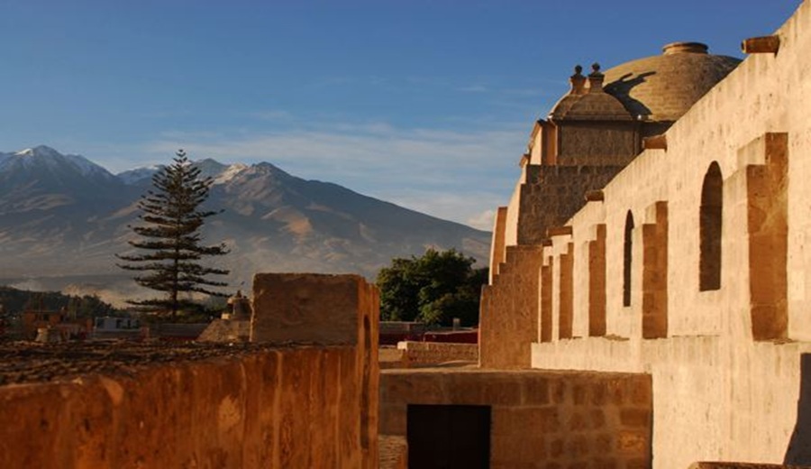 Guía ofrece detalles de la arquitectura del centro de Arequipa