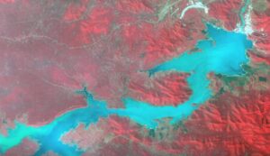 Desenterrar el suelo Arquitectura y la política del agua