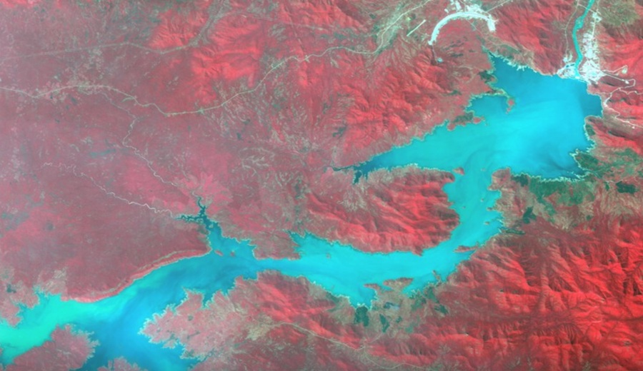 Desenterrar el suelo Arquitectura y la política del agua