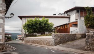 Patrimonio vivo. Edificio Elizatea por RUE arquitectos