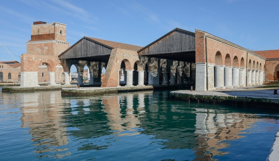 Bienal de Arquitectura de Venecia 2025 más de 750 participantes investigan cómo la arquitectura se adapta al futuro