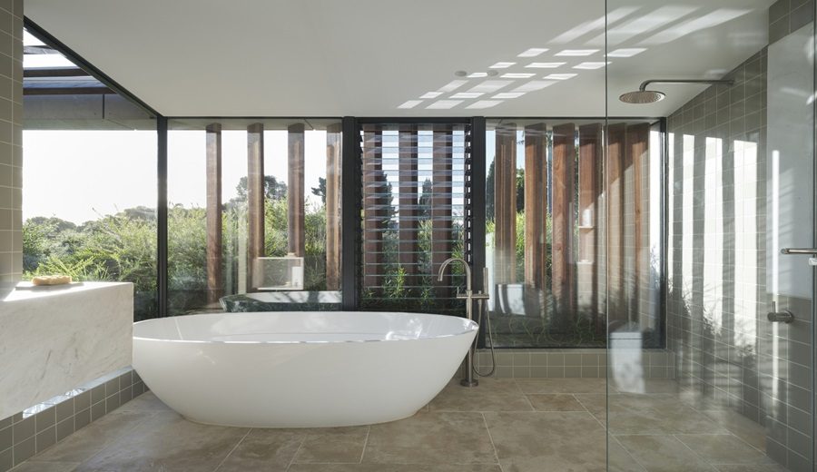 Cómo mejorar la luz natural y la ventilación en el baño con ventanas de ducha
