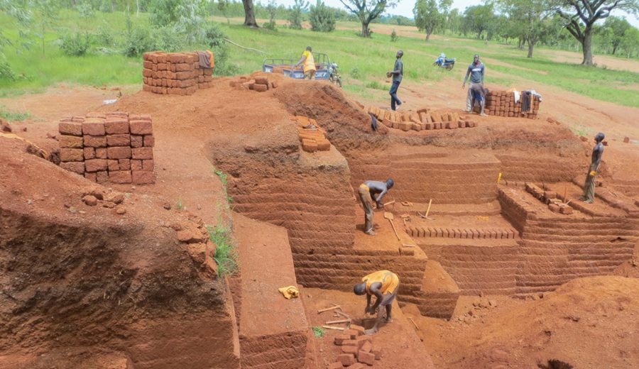 El tiempo como material de construcción en la arquitectura de Francis Kéré