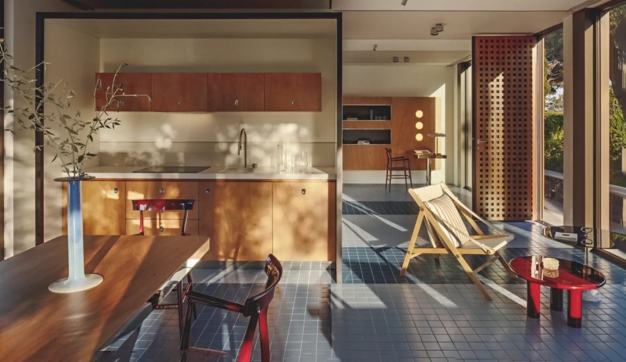 Esta casa sustentable de cristal se funde con el bosque y sus bellas vistas