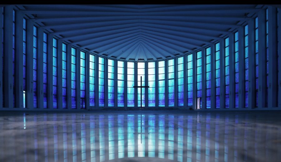 La cambiante iconografía de la arquitectura eclesiástica 20 ejemplos de vidrieras contemporáneas en iglesias