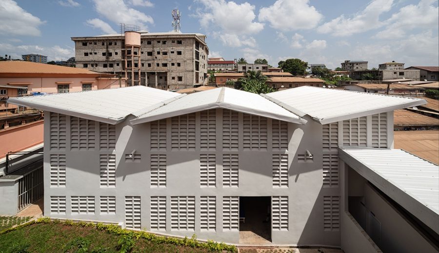 Pabellón pediátrico Aladina en Yaundé