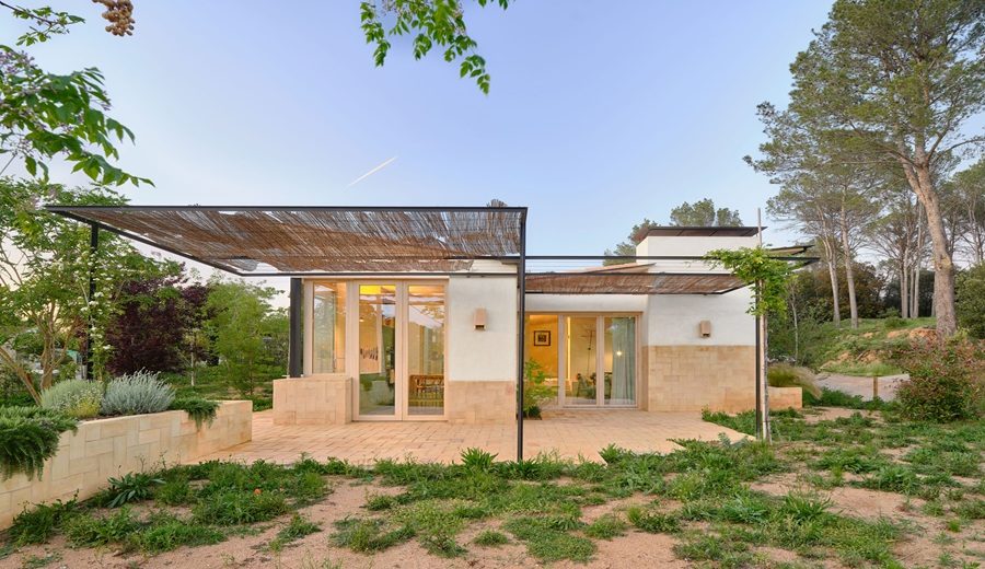 Una cubierta para dialogar con el paisaje. Butterfly por Tallerdarquitectura