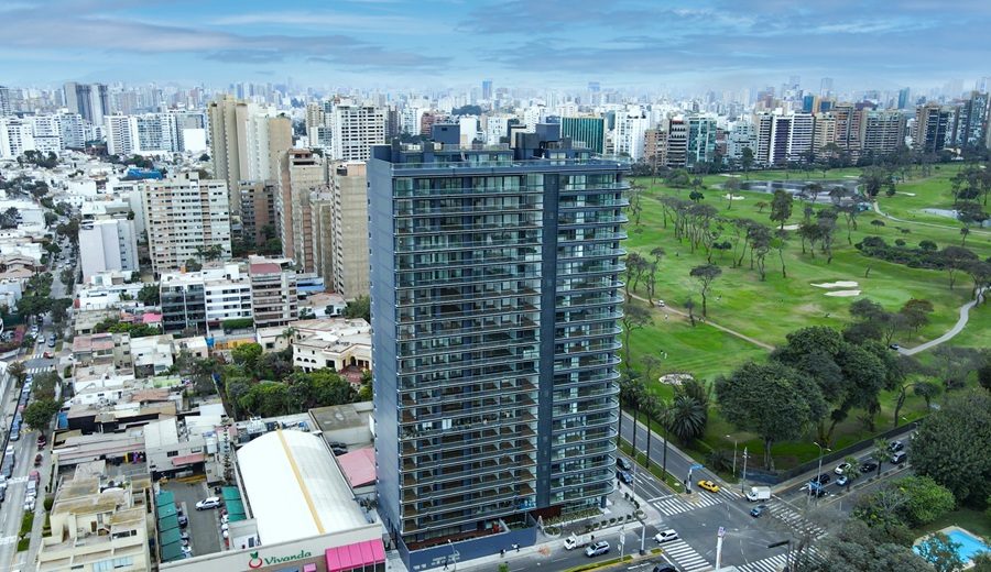 V&V Bravo culmina edificio icónico que marca un nuevo estándar constructivo en el país
